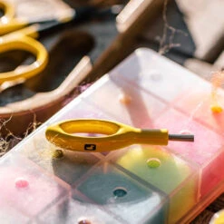 Loon Outdoors Loon Ergo Dubbing Pick -Wild Fishing Trip Shop Ergo Dubbing Pick alt 5 1000x 17ed9018 6cbd 4830 b79c 2acffbe8d9a4